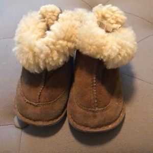 UGG infant bootie size M